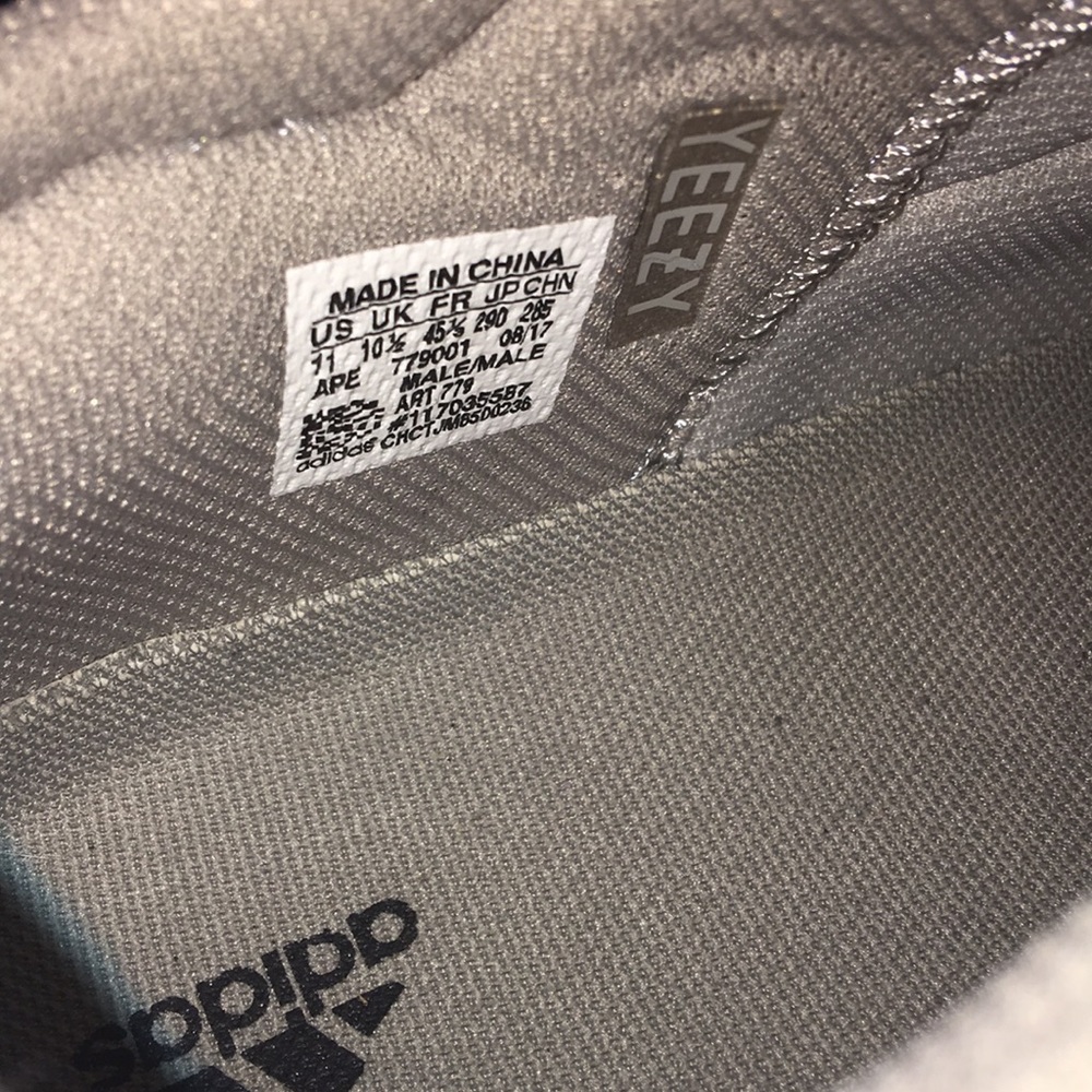 Adidas x Yeezy Boost 700 - Picture 2 of 4